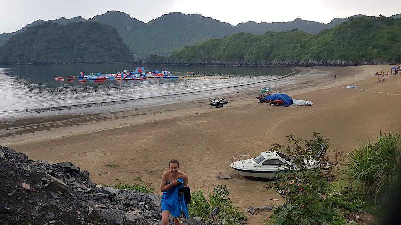 Cat Ba Thung Tu Strand