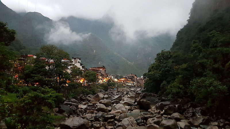 Aguas Calientes in der Nacht