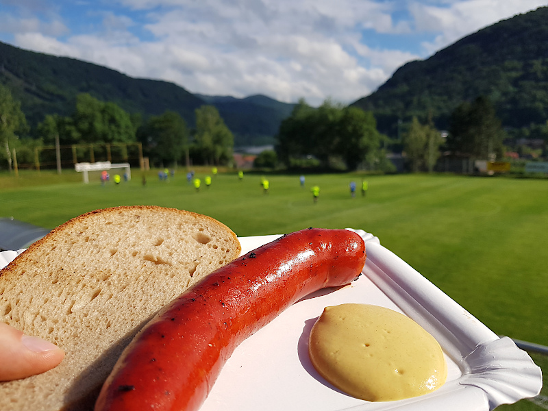 Die Klobasa ist beim Groundhopping in Tschechien Pflicht