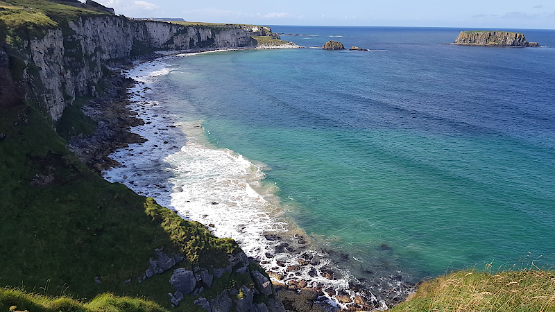 Felswand bei Carrick-a-Rede