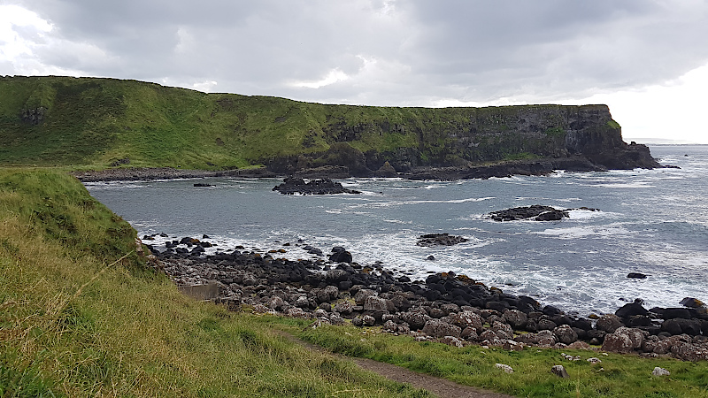 Giant's Causeaway Landschaft am Wasser