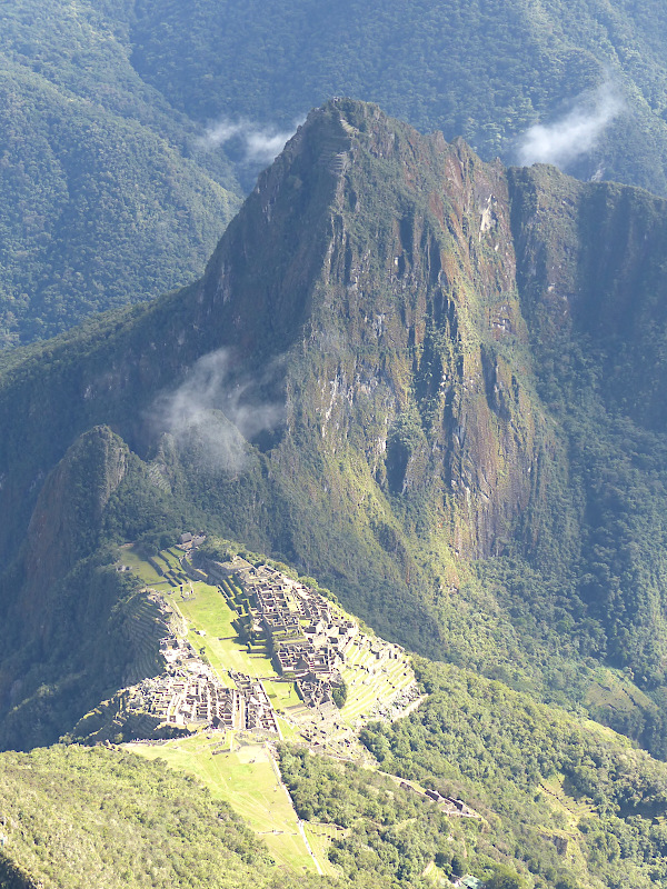 Huayna Picchu vom Montana-Berg aus