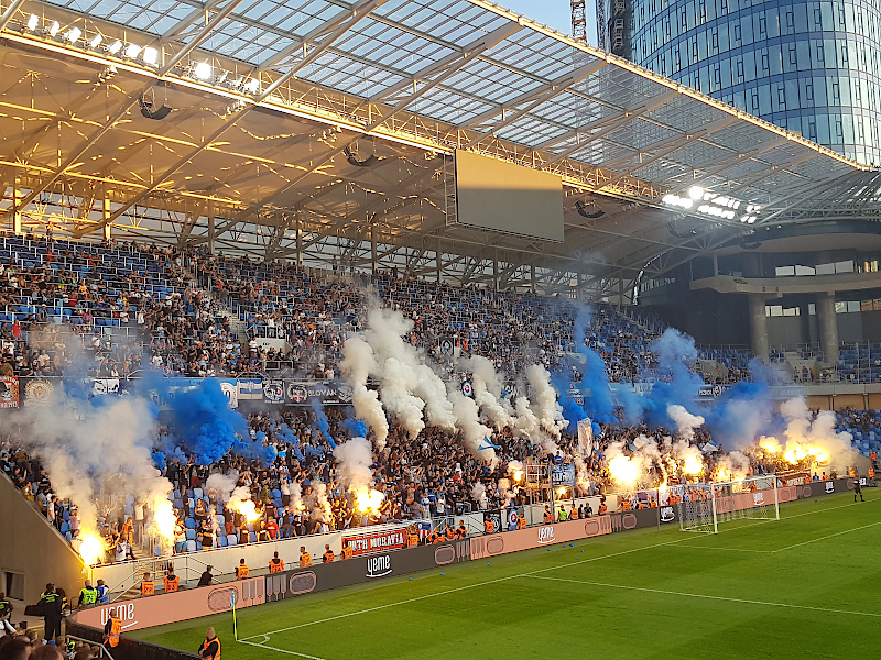 Slovan Bratislava Pyrotechnik in Vereinsfarben