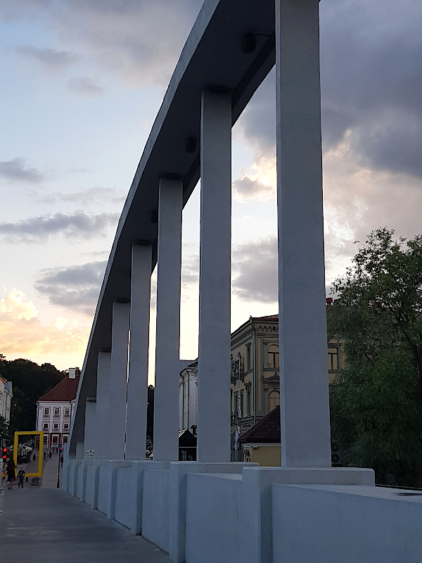 Tartu Bogenbrücke und Mutprobe zugleich