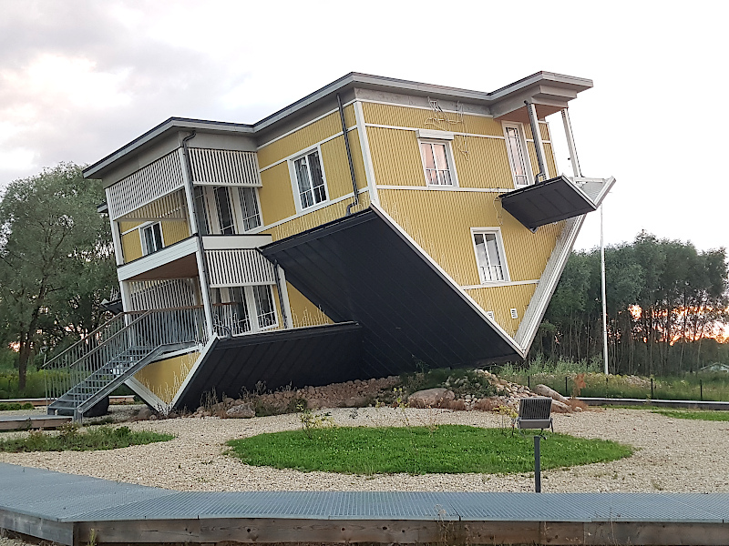 Das umgedrehte Haus in Tartu