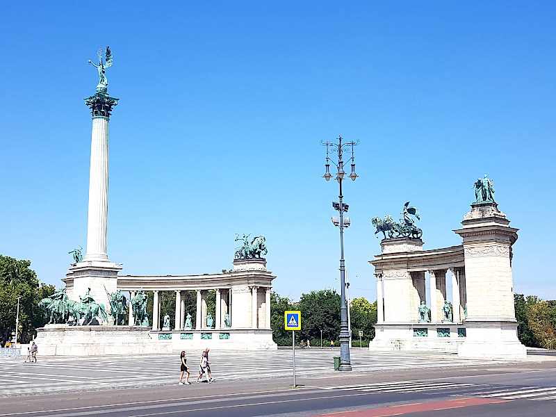Budapest Heldenplatz seitlich