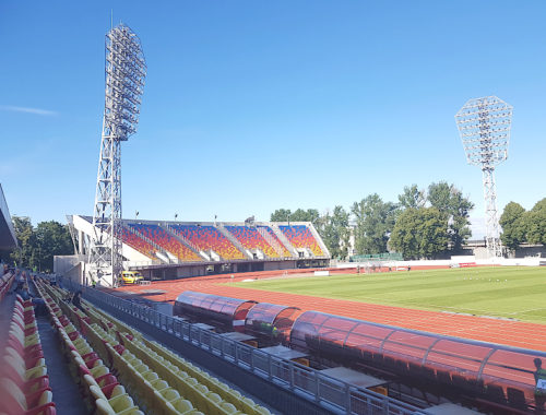 Daugava Stadion Flutlicht & Tribünen