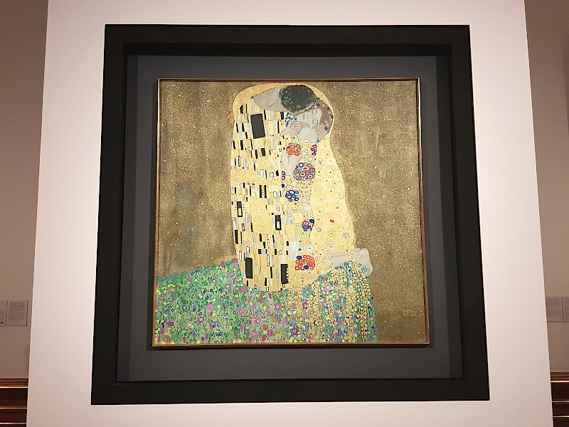 Klimts "Der Kuss" - Foto aus der Ausstellung im Oberen Belvedere