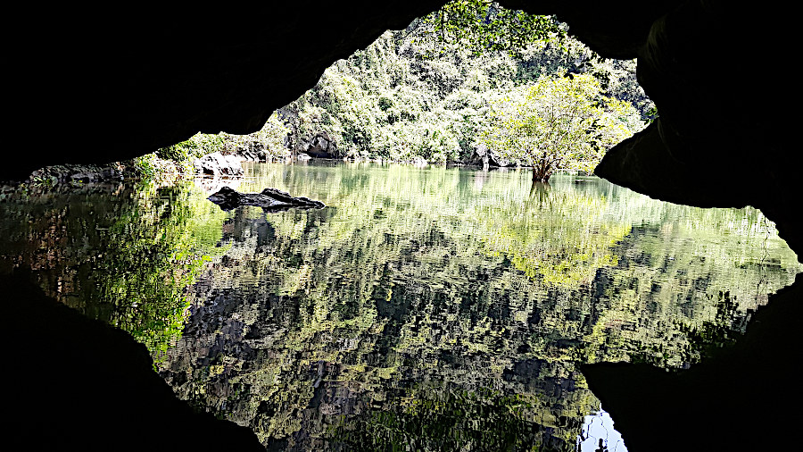 Ninh Binh Höhlenausgang auf Bootstour