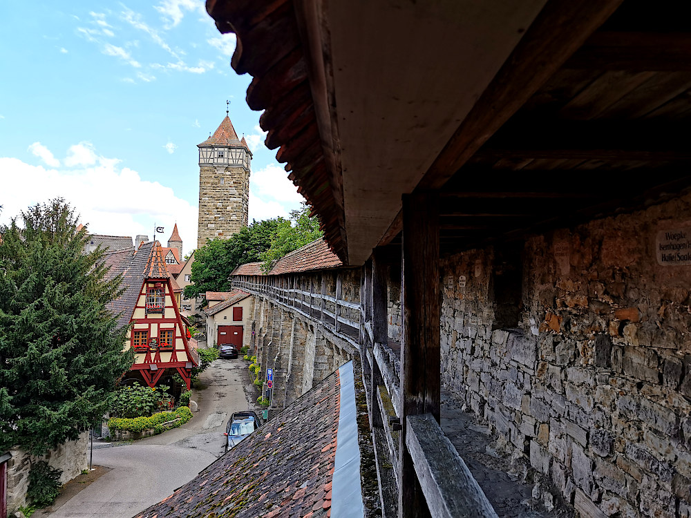 Stadtmauer am Rande der Tauber