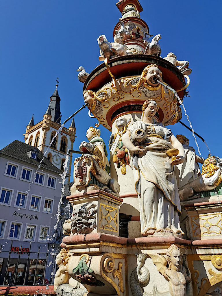 Trier: Brunnen am Hauptmarkt